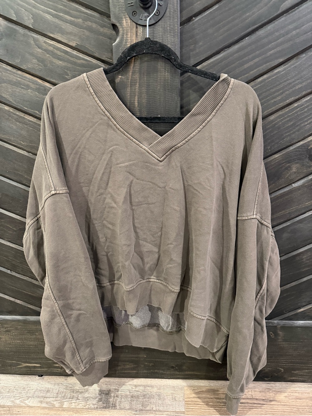 aerie Oversized V‑Neck Sweater in army green